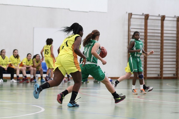 Clubes apoiados com utilização de equipamentos desportivos municipais