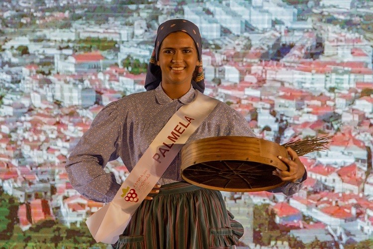 Mariana Antunes brilhou no concurso Rainha das Vindimas de Portugal