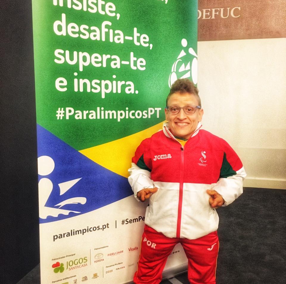 Município aprova saudação à nadadora Simone Fragoso