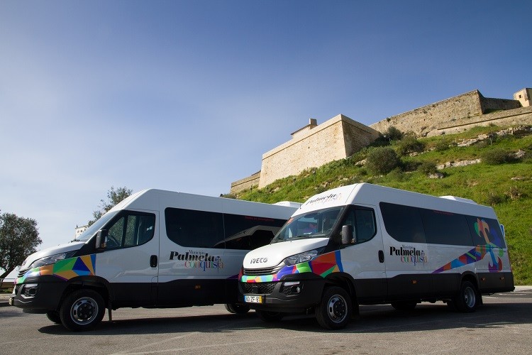 Três novos mini-autocarros reforçam transportes escolares