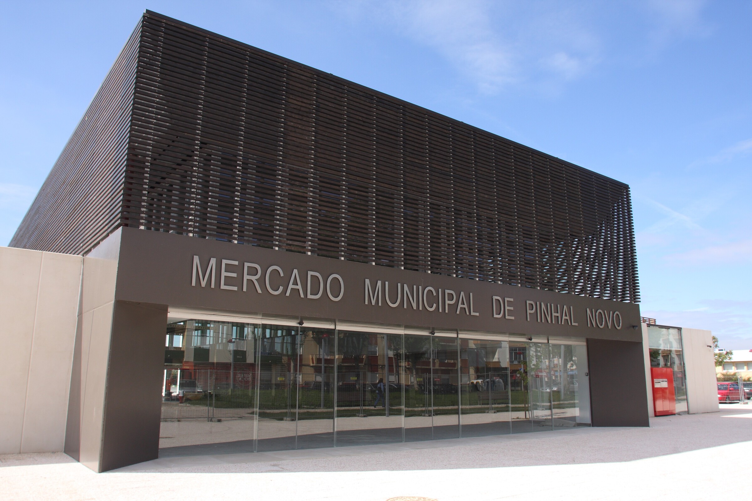 Mercado Municipal de Pinhal Novo: hasta pública para instalação de florista