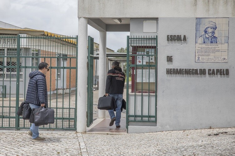 Município quer retirar amianto da Escola Hermenegildo Capelo