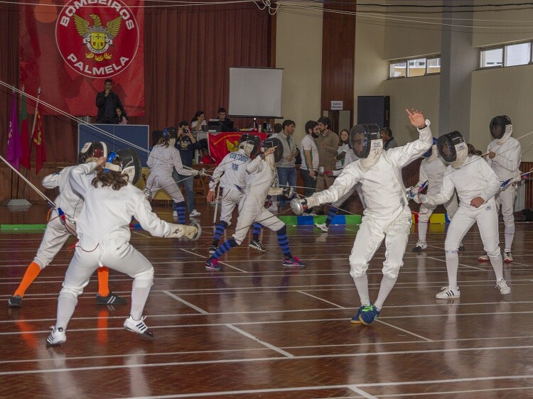  Município apoia o ensino da Esgrima