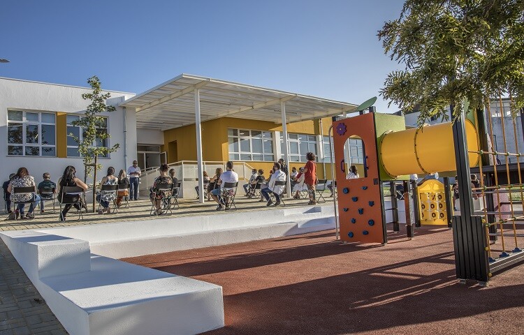 Cerimónia simbólica reúne parceiros na inauguração da EB de Cabanas