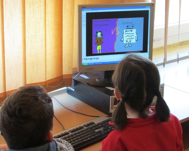 Município entrega + 145 kits informáticos nas escolas