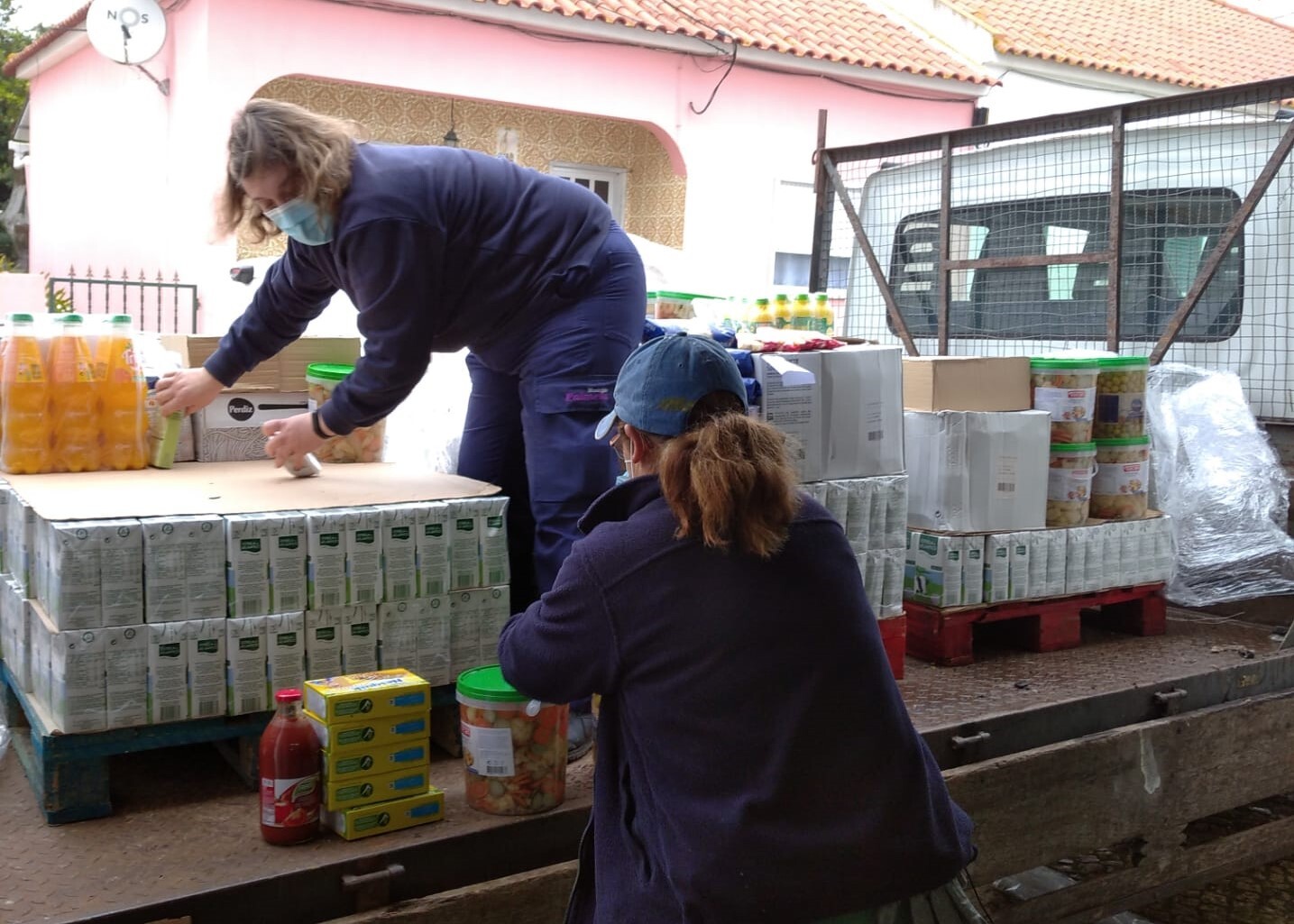 Reforço de bens alimentares para famílias carenciadas de Marateca