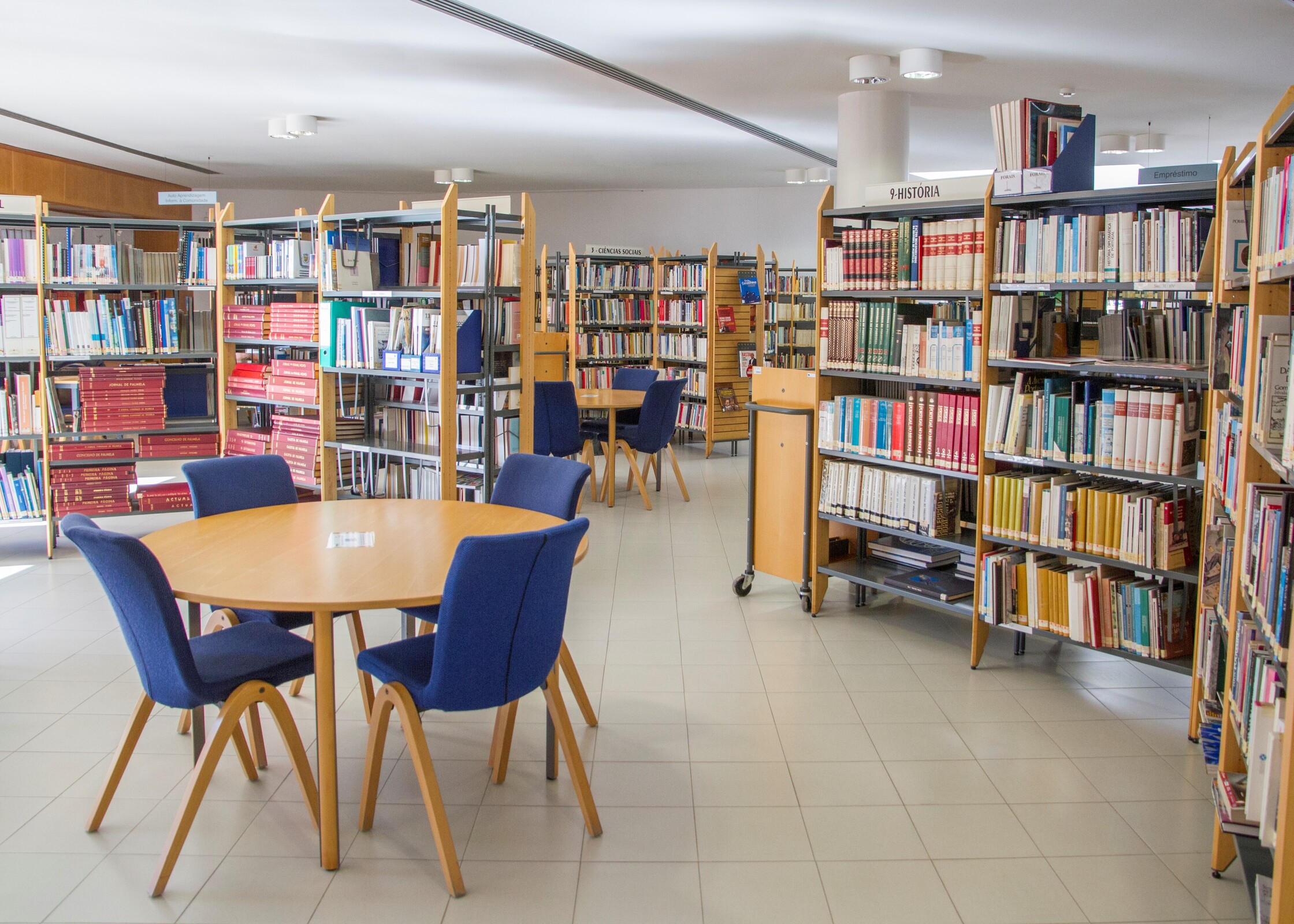 Viaje pelos 34 anos da Rede de Bibliotecas Públicas do Município!