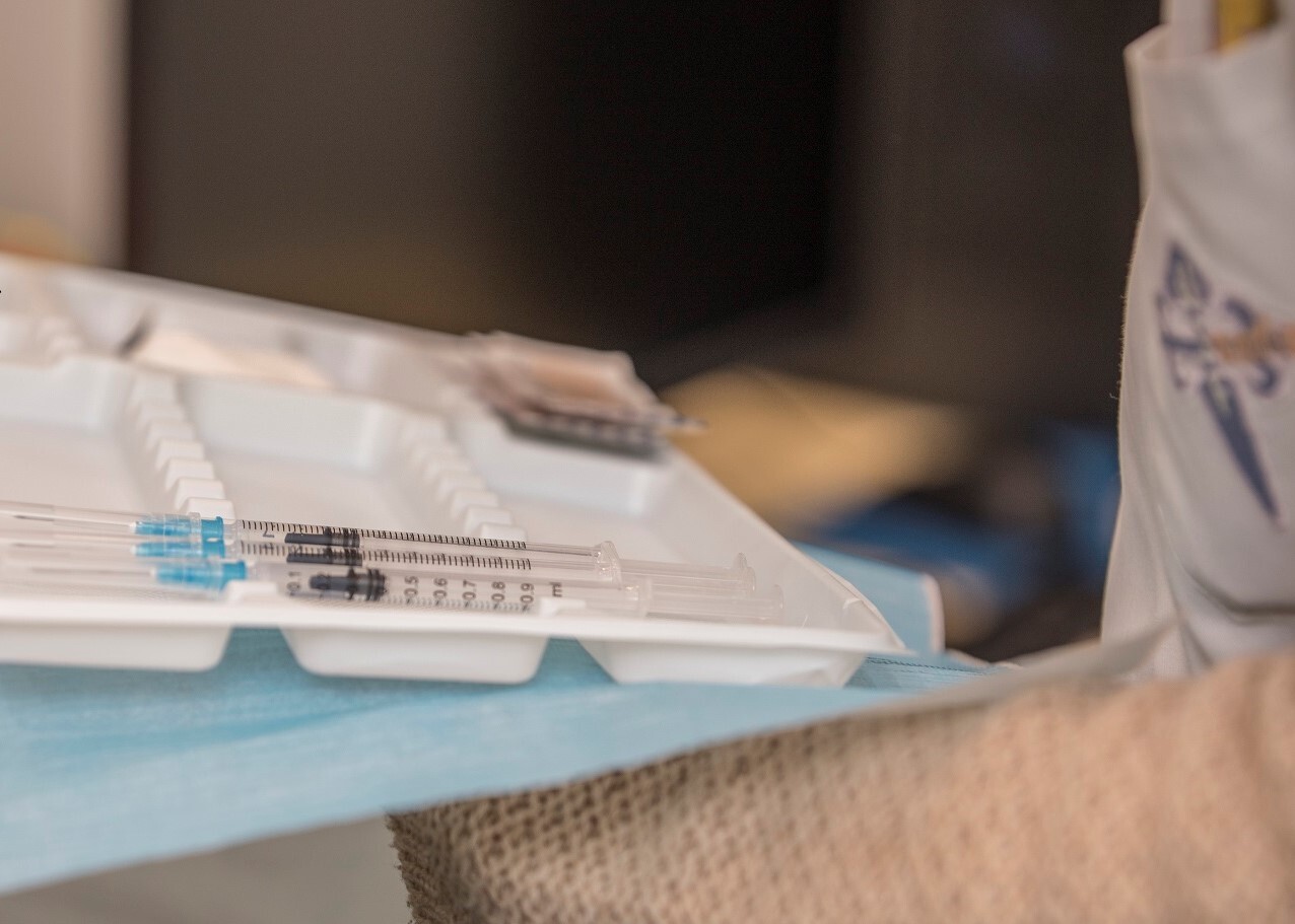 Vacinação em lares prossegue com apoio do Município