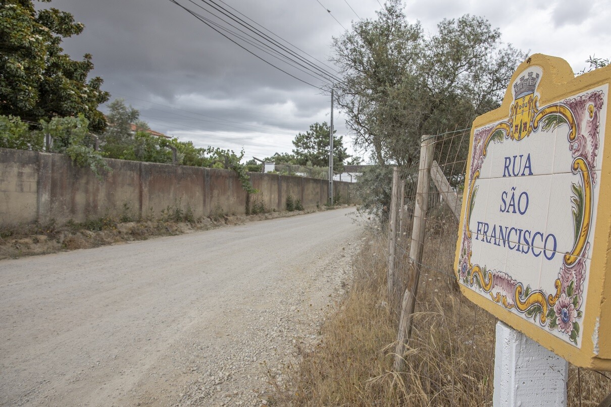 Pavimentação de arruamentos – Município adjudica + 4 projetos