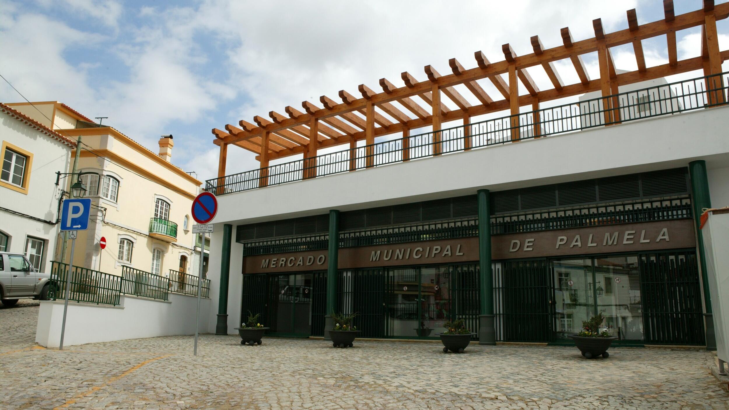 Mercado Municipal de Palmela com nova Cafetaria e Frutaria