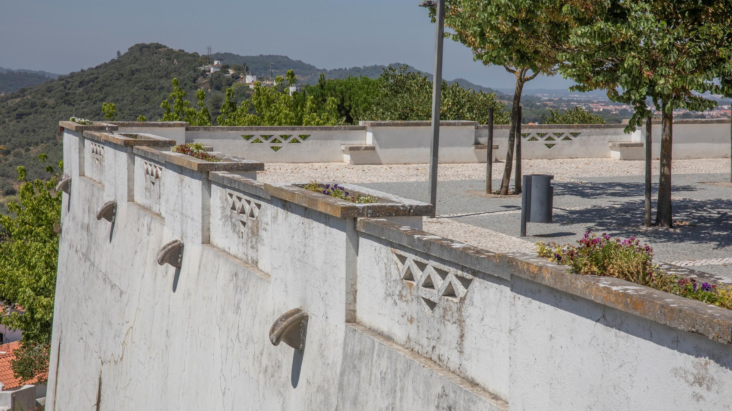 Beneficiação do muro do Largo de S. João em concurso