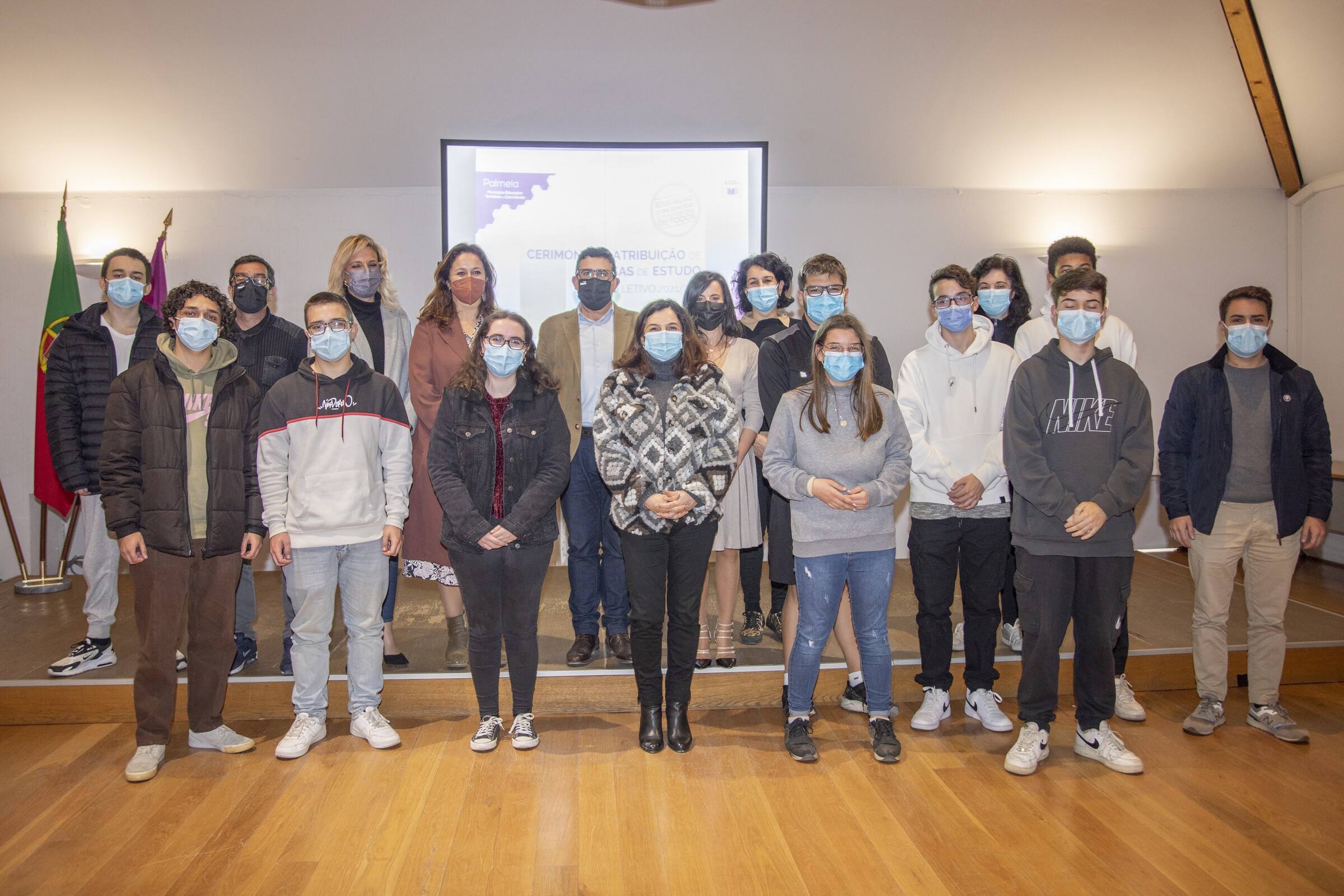 EDUCAÇÃO É  PRIORIDADE DO MUNICÍPIO DE PALMELA 30 alunas/os receberam bolsas de estudo 2021/2022