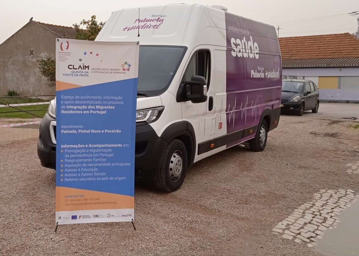 Atendimento a migrantes a 28 de abril na Aldeia Nova da Aroeira