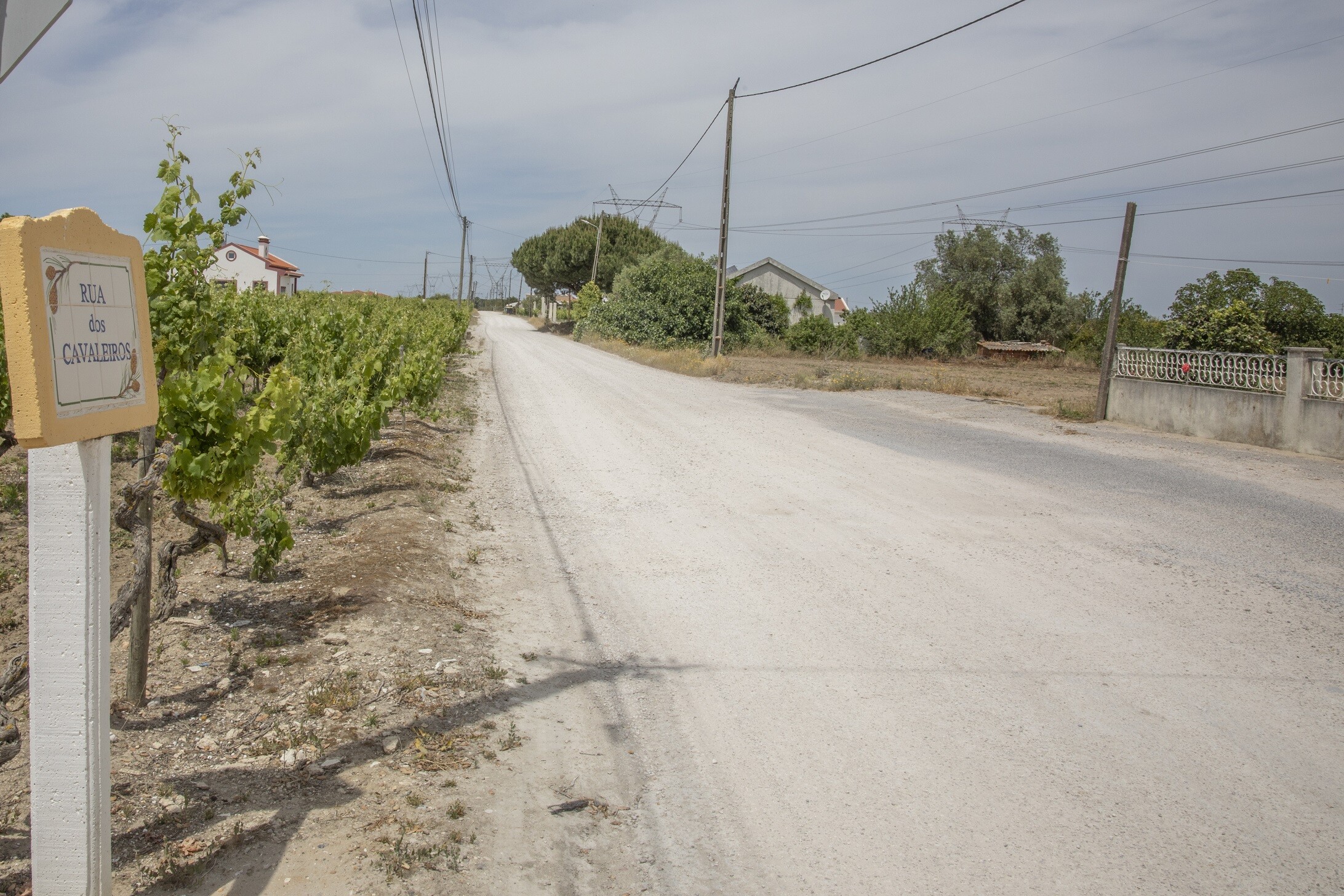 Pavimentação da Rua dos Cavaleiros - Arraiados: concurso a decorrer