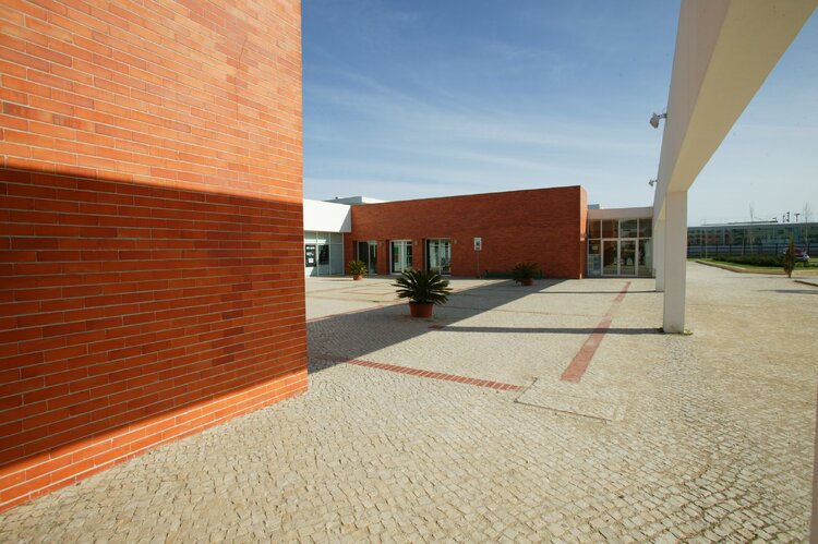 fachada biblioteca municipal de pinhal novo