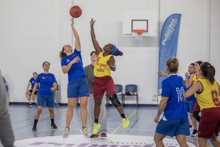 basquetebol no pavilh&atilde;o municipal de palmela